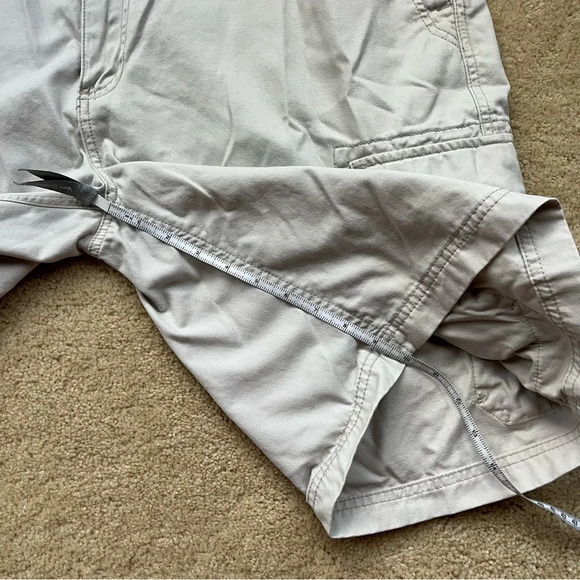 St. John’s Bay Men's Light Khaki Cargo Shorts - Size 44 - VGUC - 100% Cotton - Picture 8 of 8